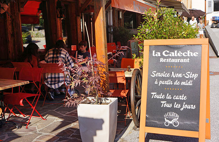 service midi à minuit crêpes glaces repas savoyard et cuisine traditionnelle