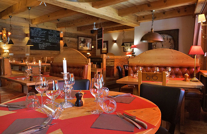 service midi à minuit crêpes glaces repas savoyard et cuisine traditionnelle