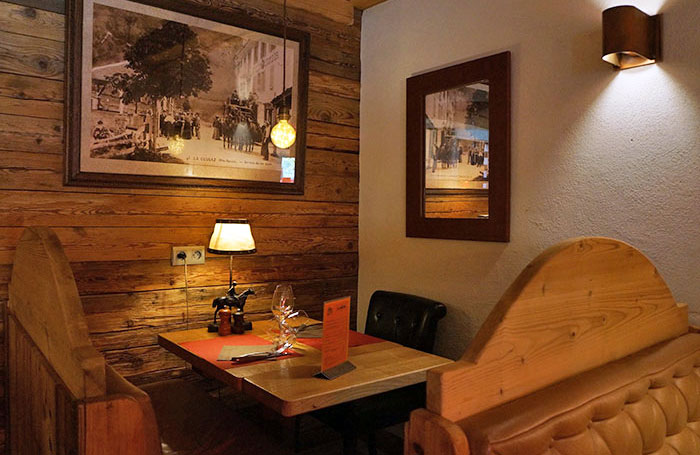 service midi à minuit crêpes glaces repas savoyard et cuisine traditionnelle