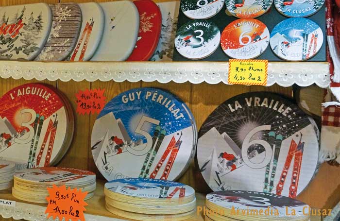 des cadres en bois de toutes les formes, coeur, carré, rectangulaire de style montagnard