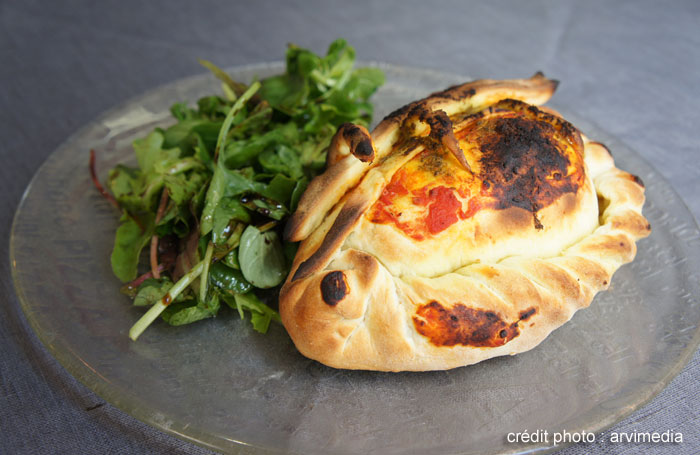 calzone maison cuisinée sur place par rené masson chef cuisinier la clusaz