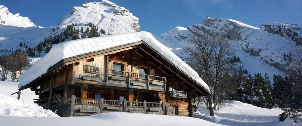 grand chalet à louer au pied de la chaine des aravis à la clusaz haute savoie, location de vacances photo arvimedia