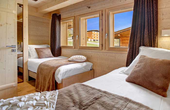 Restaurant La Calèche La Clusaz service midi à minuit crêpes glaces repas savoyard et cuisine traditionnelle