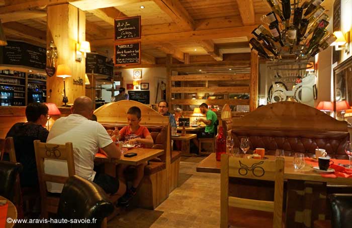 cuisine traditionnelle spécialités de montagne, ouvert midi à minuit