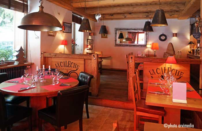 petit espace chaleureux pour un repas en toute intimité