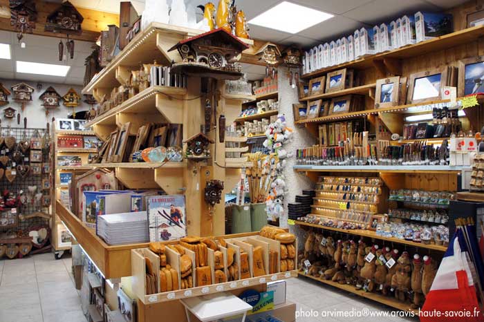 le Tétras souvenirs peluches, cadre en bois, chaussons fourrés