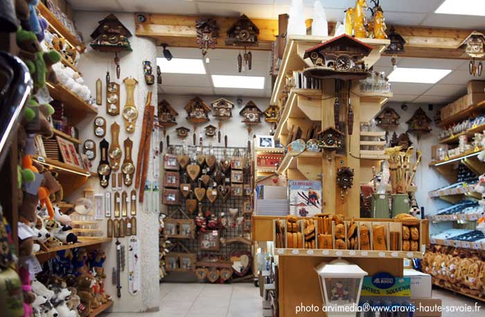 grand choix d'objet de style savoyard pour la décoration intérieur de chalet