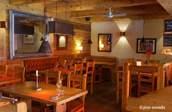 petit espace chaleureux pour un repas en toute intimité