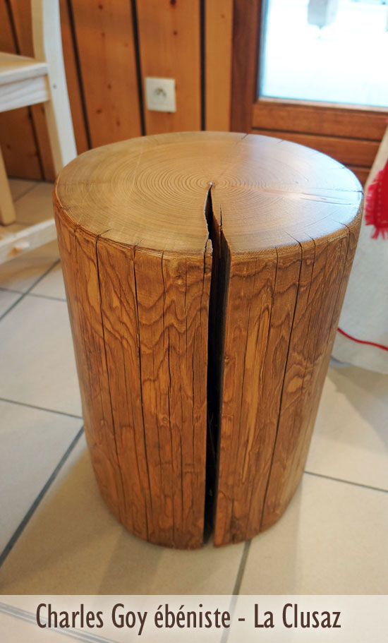 Tabouret en bois massif, très doux au touché, pièce de bois très originale. Vernis et poli réalisé par charles goy ébéniste à la Clusaz Savoie