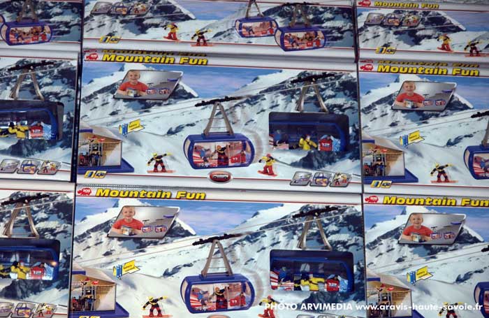 toute une gamme sur le thème de la montagne, téléphérique miniature